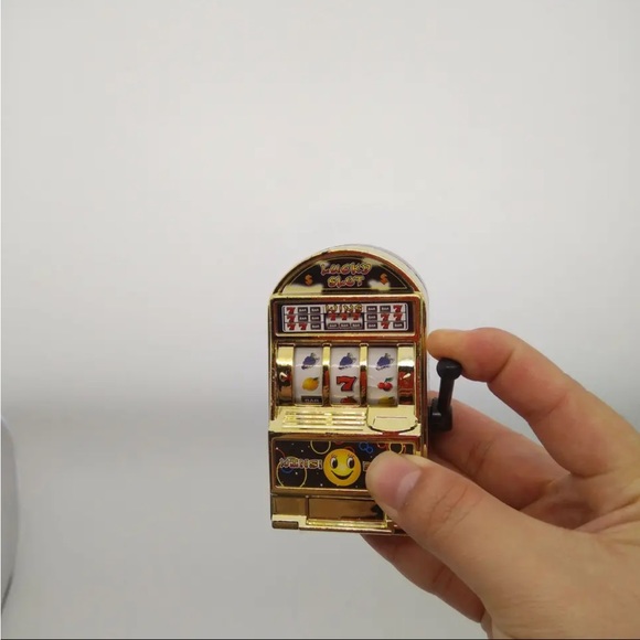 NWOT Lottery Lucky Slot Machine Toy Learning You Win Game Machine Rock - Picture 3 of 8